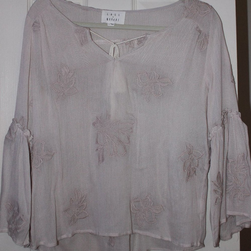Flowy rosy shirt with flowers